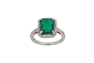 Lot 193 - An emerald and diamond ring The step-cut...