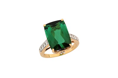 Lot 117 - A tourmaline and diamond ring The...