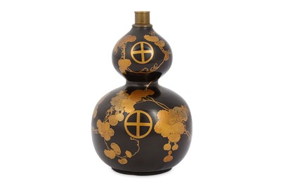 Lot 1023 - A DOUBLE GOURD LACQUER SAKE BOTTLE. Edo period,...