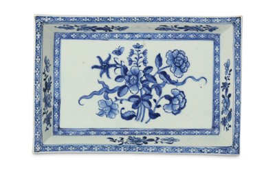 Lot 109 - A CHINESE BLUE AND WHITE RECTANGULAR TRAY.