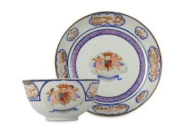Lot 496 - A CHINESE FAMILLE ROSE ARMORIAL TEA BOWL AND...