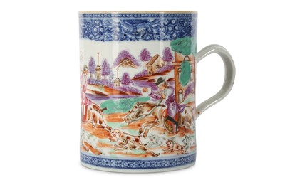 Lot 132 - A CHINESE FAMILLE ROSE 'FOXHUNTING' MUG.