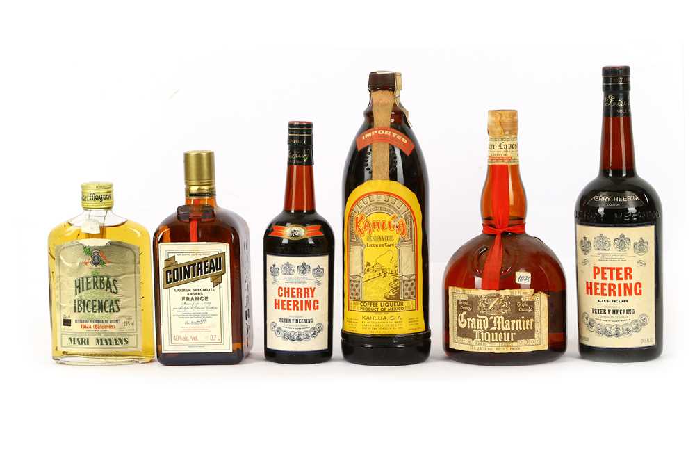 Lot 759 - Six assorted bottles of spirits 1 35cl bottle...