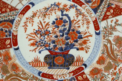 Lot 72 - A large 19th Century Japanese porcelain Imari...