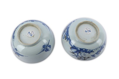 Lot 77 - A pair of Chinese export blue and white bowls...