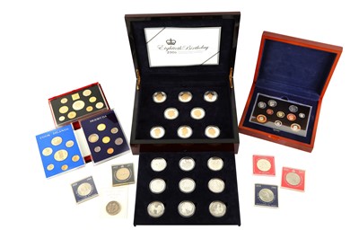 Lot 175 - A large group of commemorative coins, to...