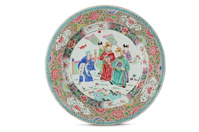 Lot 498 - A CHINESE FAMILLE ROSE FIGURATIVE CHARGER....