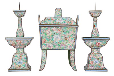 Lot 405 - A CHINESE FAMILLE ROSE PAINTED ENAMEL...