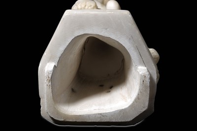 Lot 57 - AN EARLY 20TH CENTURY ITALIAN ALABASTER LAMP...