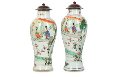 Lot 482 - A PAIR OF CHINESE FAMILLE VERTE BALUSTER...