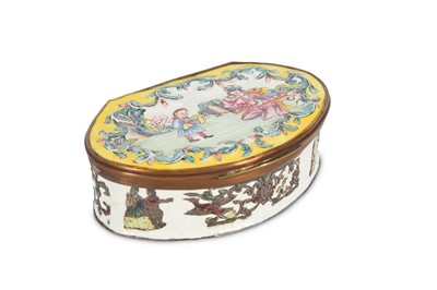 Lot 392 - A CHINESE FAMILLE ROSE CANTON ENAMEL OVAL...