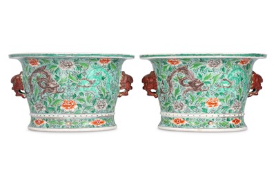 Lot 206 - A PAIR OF CHINESE FAMILLE VERTE 'DRAGON'...