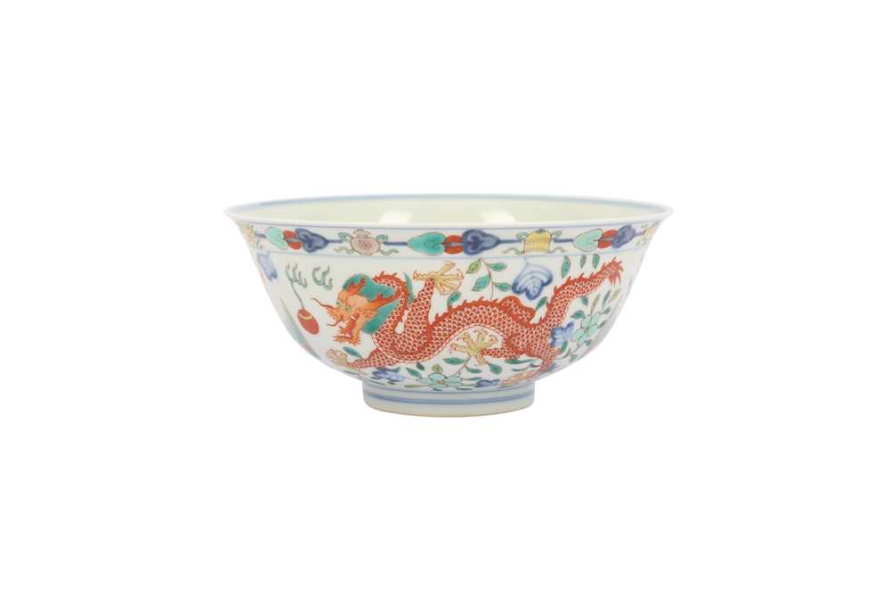 Lot 414 - A CHINESE WUCAI ‘DRAGON AND PHOENIX’ BOWL.