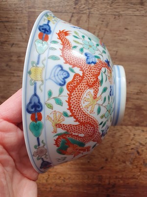 Lot 414 - A CHINESE WUCAI ‘DRAGON AND PHOENIX’ BOWL.