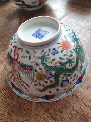 Lot 414 - A CHINESE WUCAI ‘DRAGON AND PHOENIX’ BOWL.