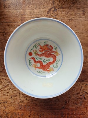 Lot 414 - A CHINESE WUCAI ‘DRAGON AND PHOENIX’ BOWL.