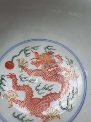 Lot 414 - A CHINESE WUCAI ‘DRAGON AND PHOENIX’ BOWL.