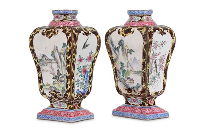 Lot 393 - A PAIR OF CHINESE FAMILLE ROSE CANTON ENAMEL...