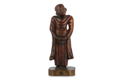 Lot 679 - A BURMESE BAMBOO CARVING OF AN ACOLYTE.