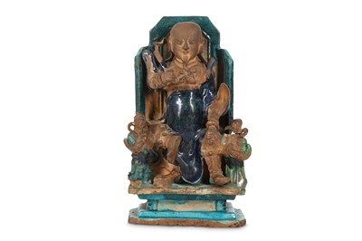 Lot 605 - A CHINESE FAHUA FIGURE OF GUANDI. Ming Dynasty....