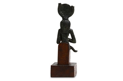 Lot 23 - AN EGYPTIAN BRONZE FIGURE OF ISIS AND HORUS...