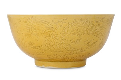 Lot 151 - A CHINESE ANHUA-DECORATED YELLOW-GLAZED...