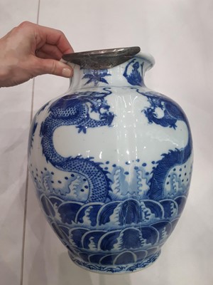 Lot 33 - A CHINESE BLUE AND WHITE 'SIX DRAGONS' JAR