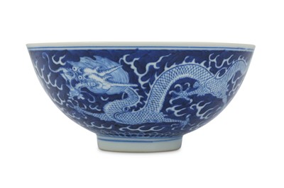 Lot 153 - A CHINESE BLUE AND WHITE 'DRAGON' BOWL. Early...