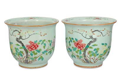 Lot 318 - A PAIR OF LARGE CHINESE FAMILLE ROSE JARDINIÈRES.