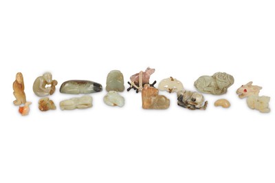 Lot 738 - A COLLECTION OF CHINESE JADE AND HARDSTONE...