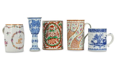 Lot 816 - A SMALL COLLECTION OF CHINESE PORCELAIN. Qing...