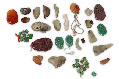 Lot 741 - A COLLECTION OF CHINESE JADE AND HARDSTONE...