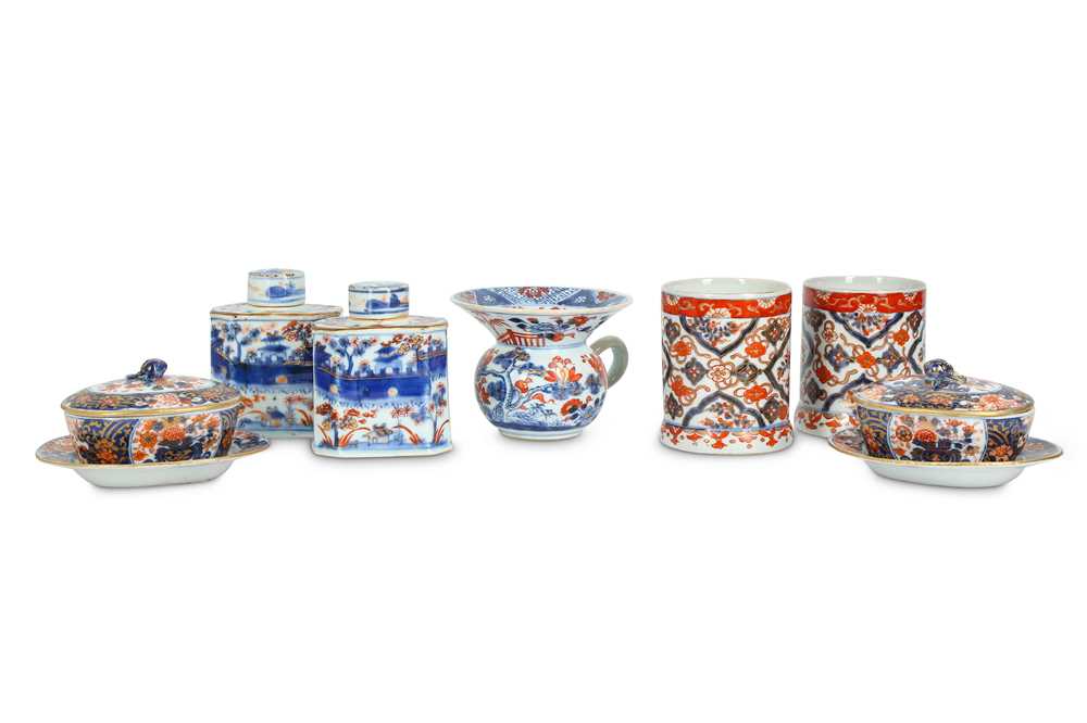 Lot 817 - A SMALL COLLECTION OF CHINESE IMARI