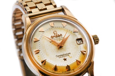 Lot 365 - OMEGA. A MENS GOLD PLATED AUTOMATIC BRACELET...