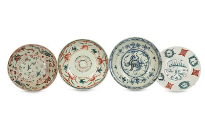 Lot 823 - FOUR LARGE CHINESE 'SWATOW' DISHES. Ming...