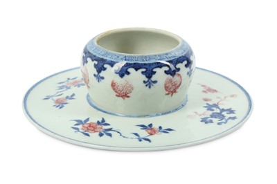 Lot 261 - A CHINESE BLUE AND WHITE AND UNDERGLAZE RED...