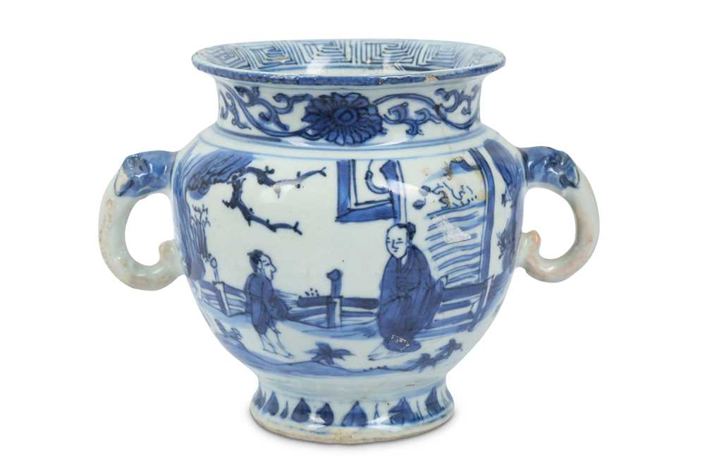Lot 345 - A CHINESE BLUE AND WHITE JAR. Transitional...