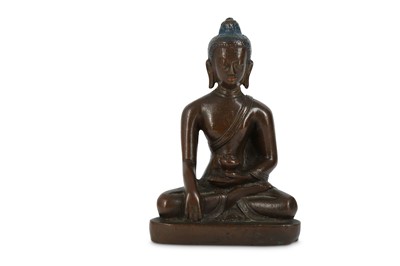 Lot 965 - A NEPALESE BRONZE FIGURE OF SHAKYAMUNI...