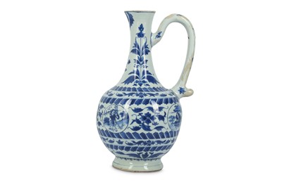 Lot 309 - A LARGE CHINESE BLUE AND WHITE JUG....