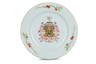 Lot 565 - A CHINESE FAMILLE ROSE ARMORIAL DISH. Qing...