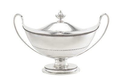 Lot 322 - A George III sterling silver soup tureen,...