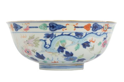 Lot 147 - A CHINESE FAMILLE ROSE AND UNDERGLAZE BLUE...