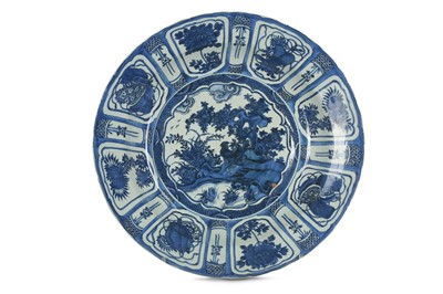 Lot 840 - A CHINESE BLUE AND WHITE KRAAK PORCELAIN...