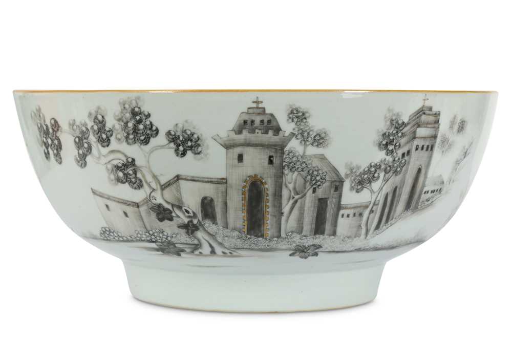 Lot 422 - A CHINESE ‘CASTLE’ PUNCH BOWL. Qing Dynasty,...