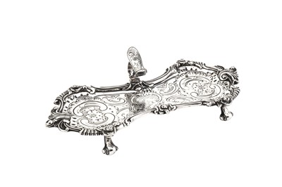 Lot 278 - A George III sterling silver snuffers tray,...