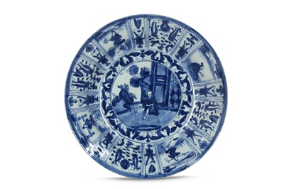 Lot 841 - A CHINESE BLUE AND WHITE KRAAK PORCELAIN...