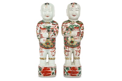 Lot 411 - A PAIR OF CHINESE FAMILLE VERTE FIGURES OF...