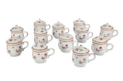 Lot 443 - A SET OF TWELVE CHINESE FAMILLE ROSE CUSTARDS...