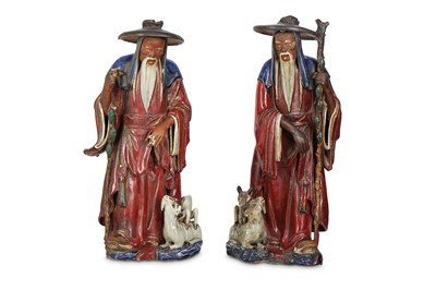 Lot 606 - A PAIR OF CHINESE SHIWAN FIGURES OF IMMORTALS....