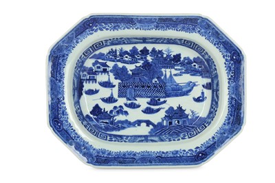 Lot 508 - A CHINESE BLUE AND WHITE ‘FOLLY FORT’ TUREEN...
